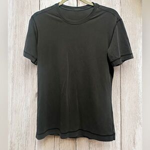 Lululemon Basic T Shirt Size M EUC